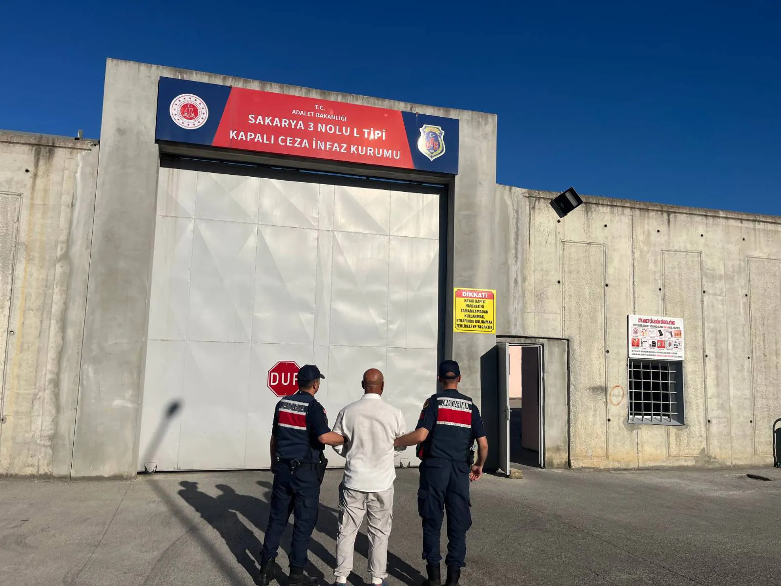 Sakarya'da jandarmadan eş zamanlı darbe: Uyuşturucu tacirlerine geçit yok