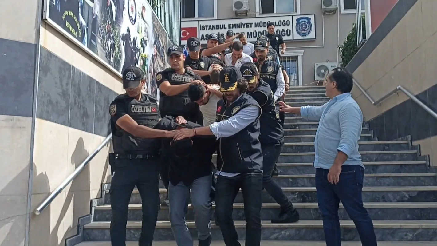 Fatih'teki kanlı döviz bürosu baskınında şok detay: Milyonlarca dolarlık sahte para ve denizden çıkan silah