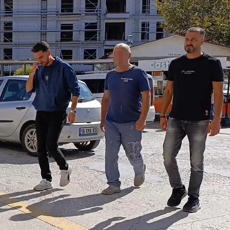 Mezarlıkta dehşet anları: Husumetlisini baltayla ağır yaraladı
