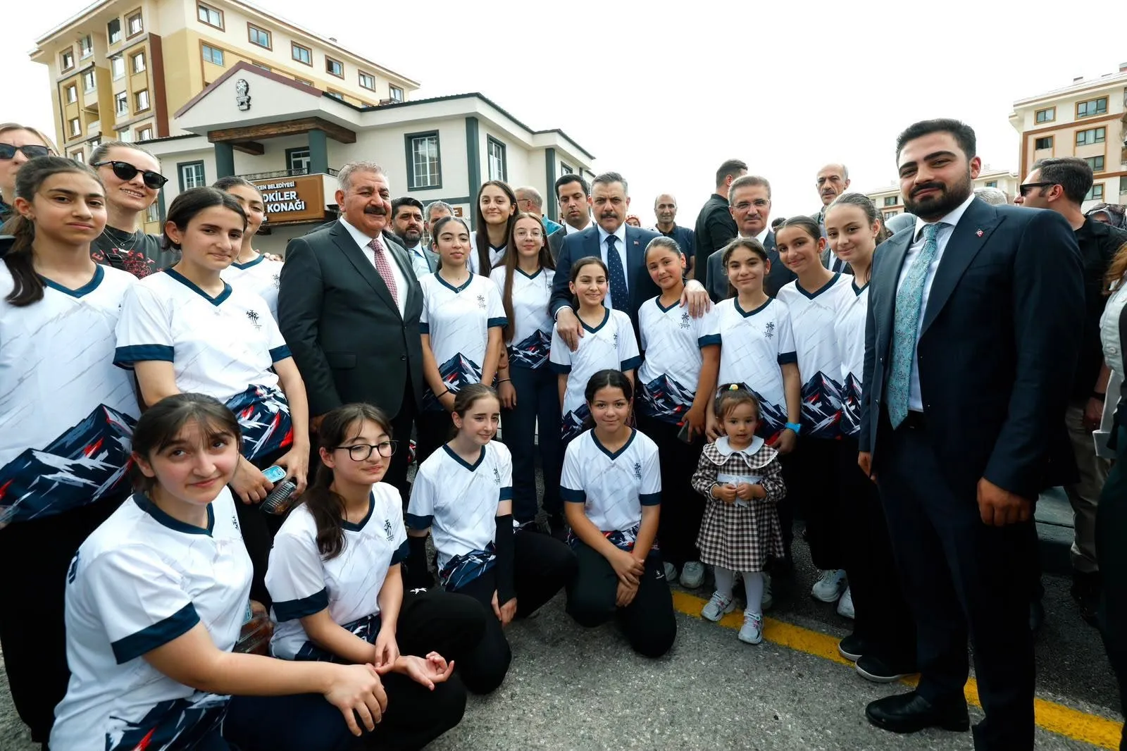 Okullarda güvenlik alarmı: 31 bin yeni görevli ve dedektörlü önlemler devrede