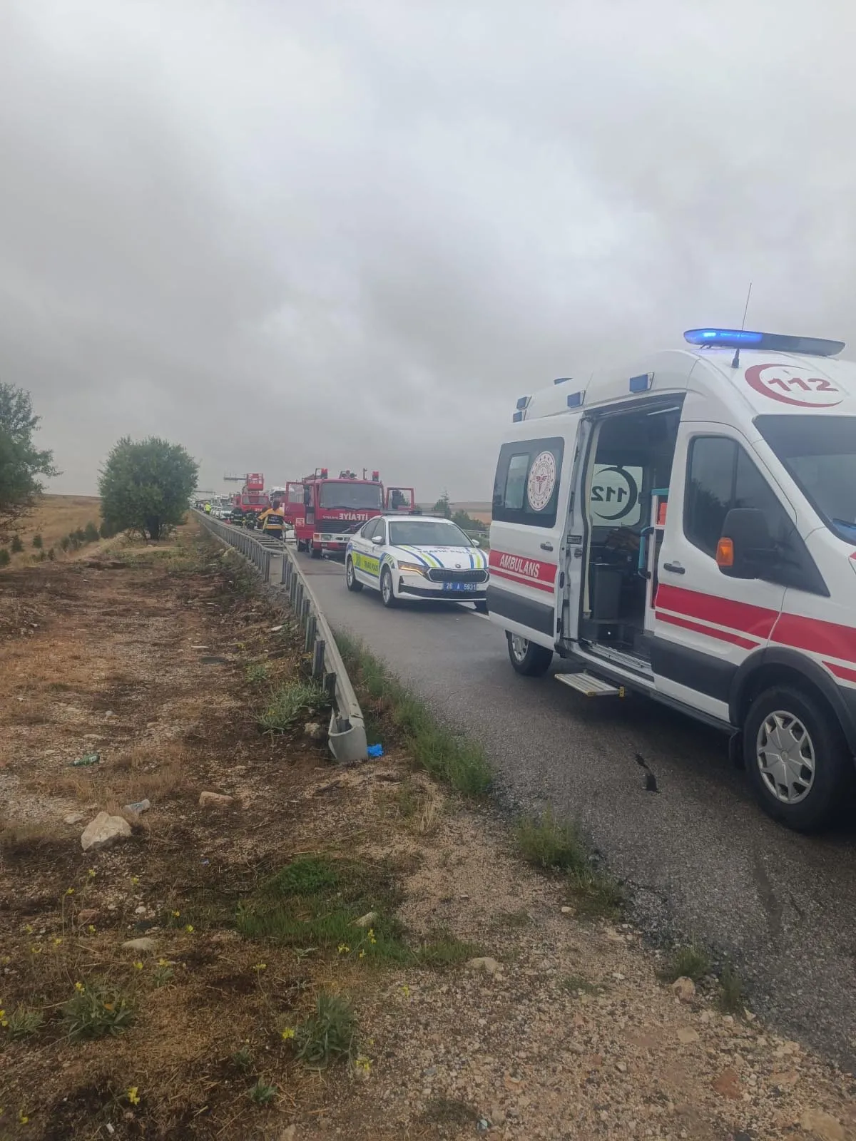 Eskişehir yolunda feci kaza: Otomobil hurdaya döndü, iki kişi hayatını kaybetti