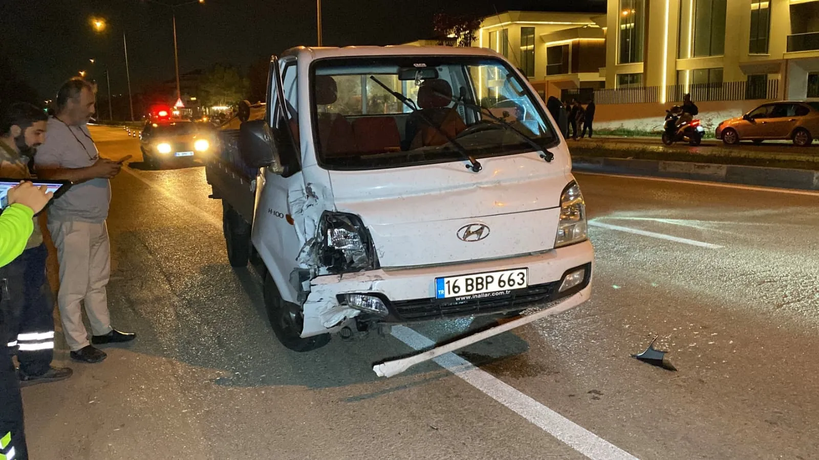 İnegöl'de gece yarısı dehşeti: Takla atan otomobilden sağ çıktılar