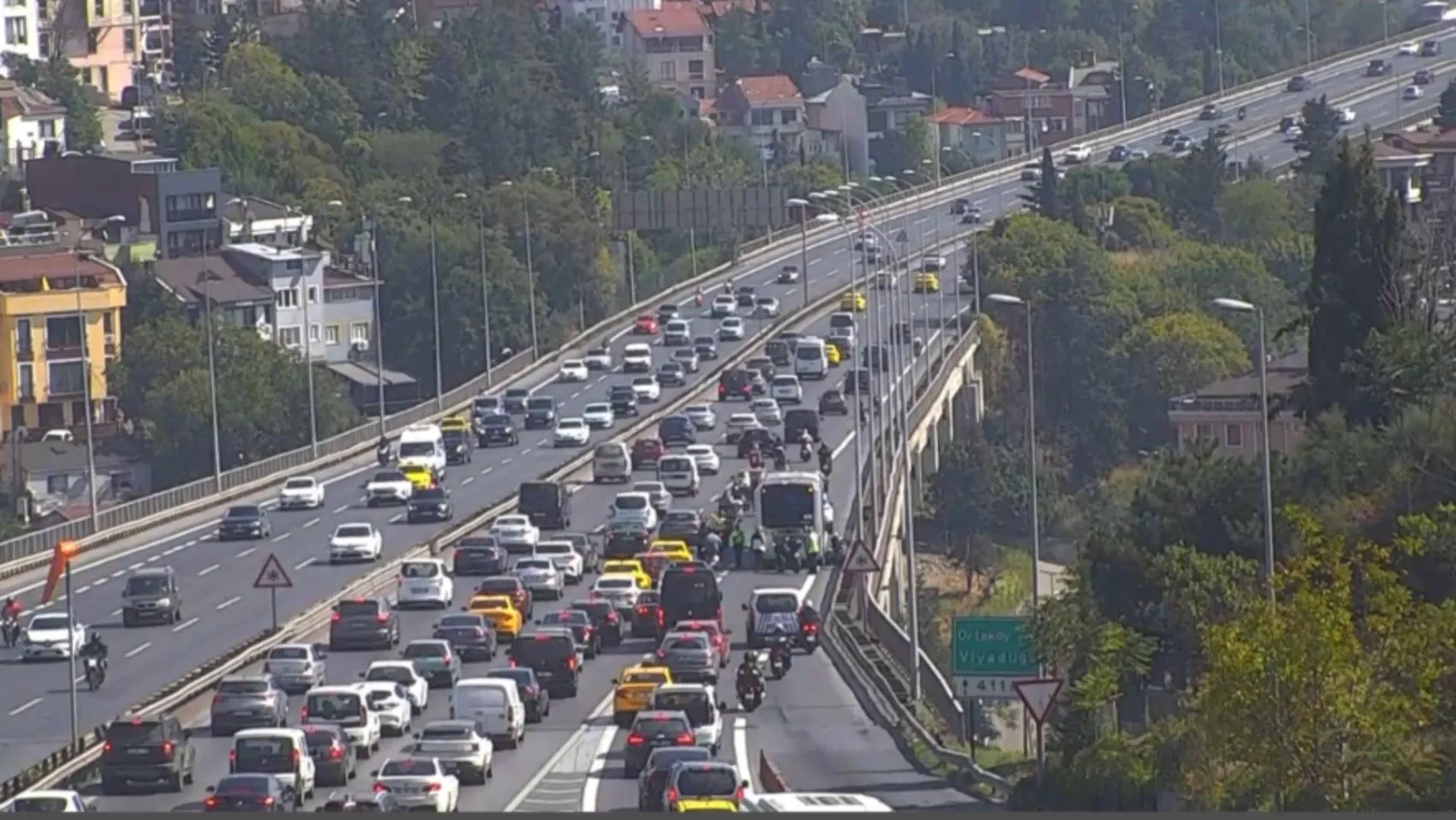 15 Temmuz Şehitler Köprüsü'nde korkutan kaza: Metrobüs ile motosiklet çarpıştı