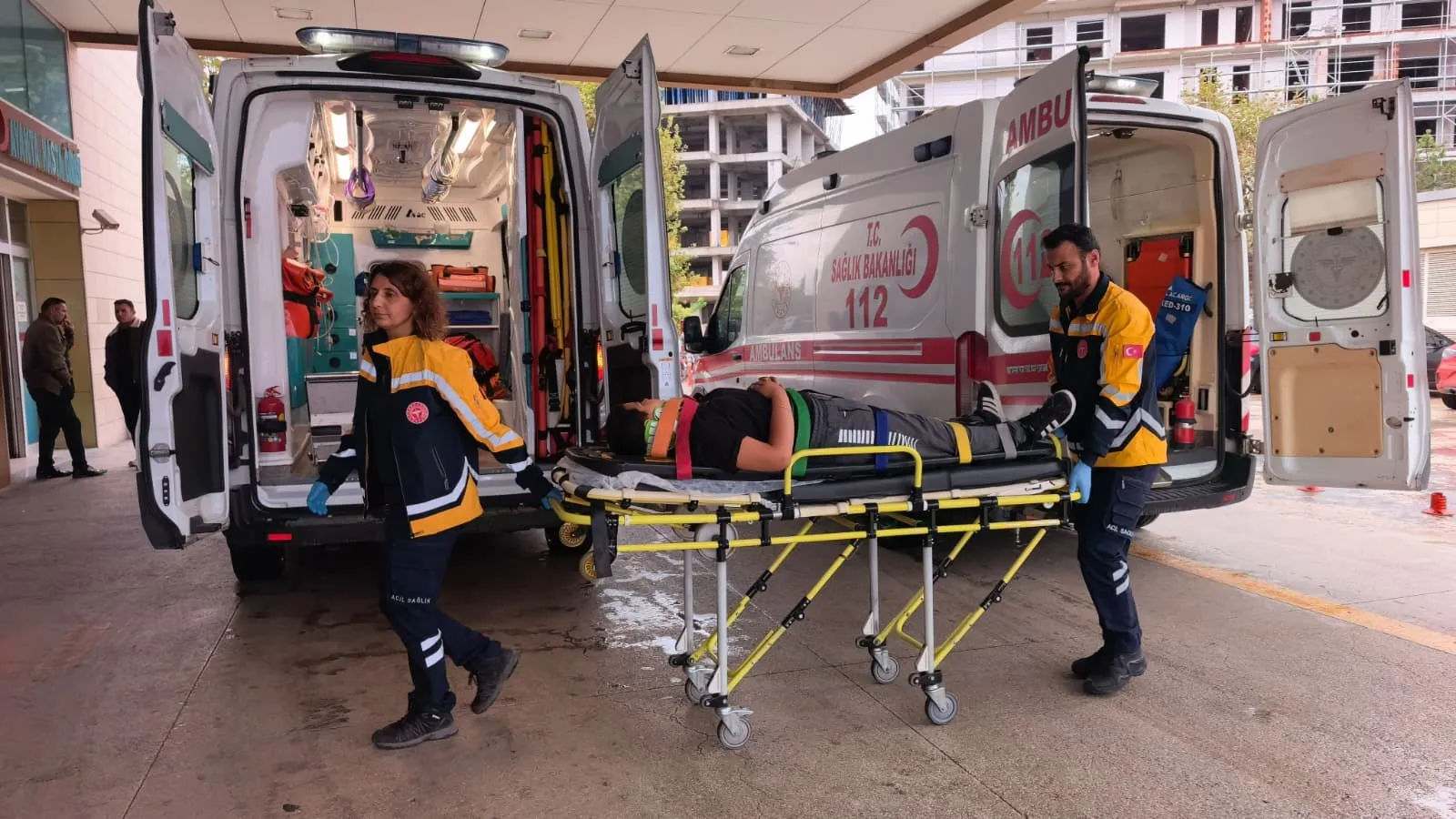 İnegöl'de korku dolu anlar: Merdiven korkuluğunda kayan çocuk boşluğa çakıldı