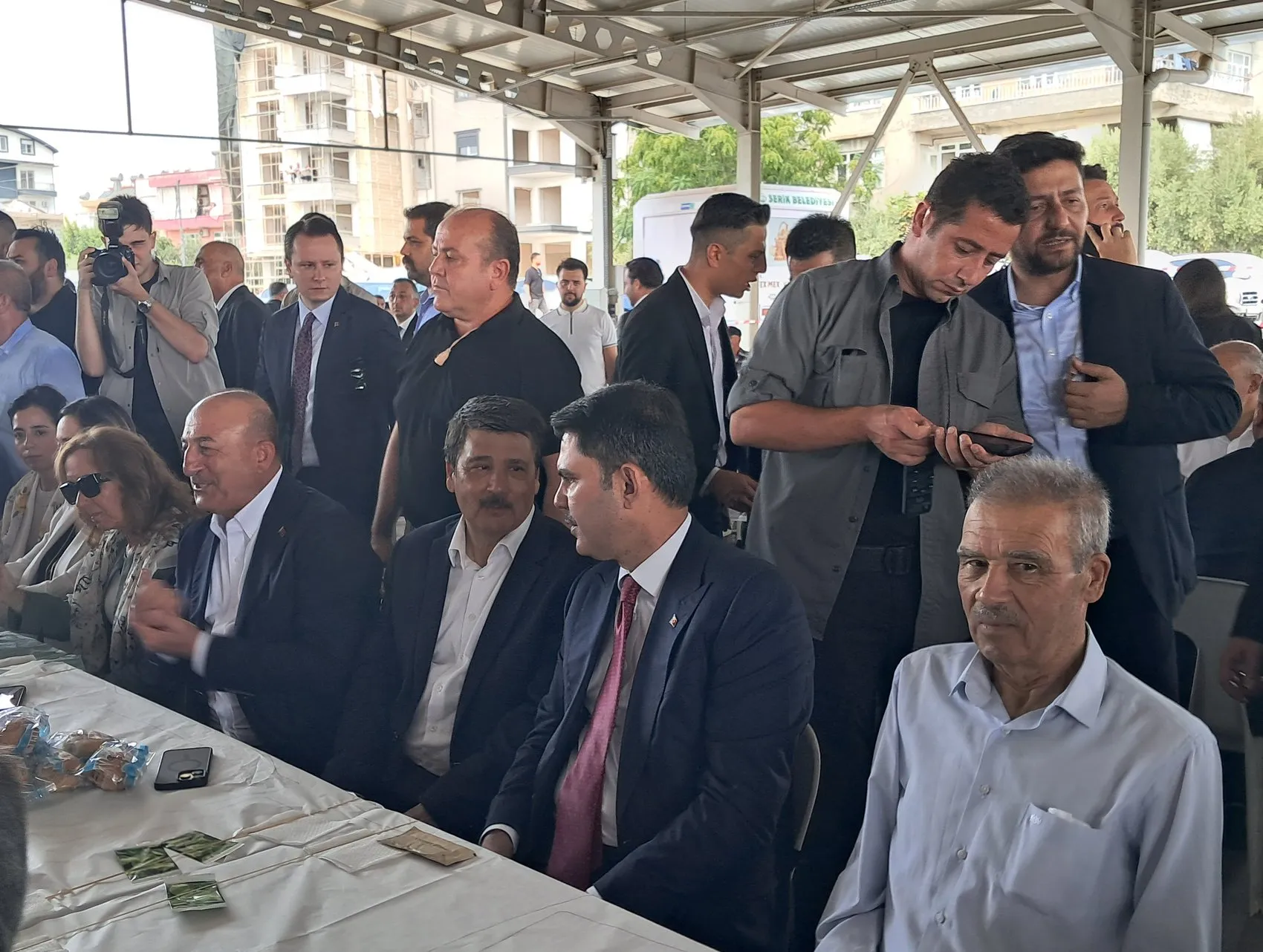 Bakan Kurum'dan Serik'te taziye ziyareti: Acıları paylaşarak büyüyoruz