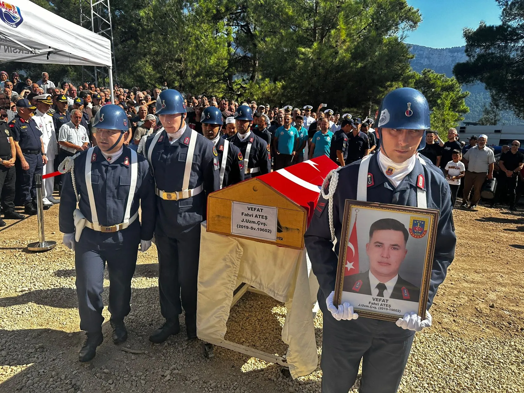 Denizdeki facia Mersin'i yasa boğdu: Uzman Çavuş Fahri Ateş son yolculuğuna uğurlandı