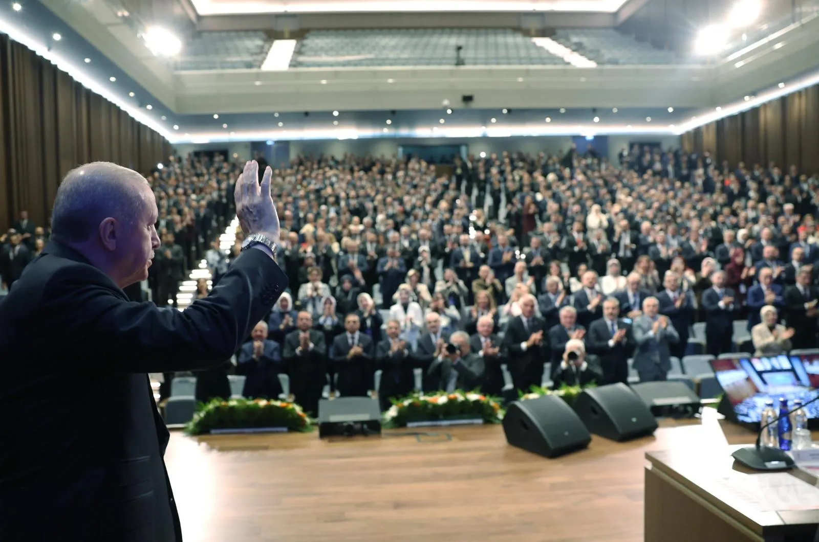 Erdoğan'dan teşkilatına net mesaj: Yanlış yapanla vedalaşır, yolumuza güçlenerek devam ederiz