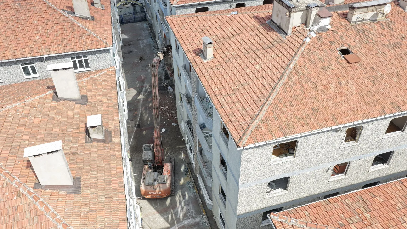 Sultangazi'de uzlaşma zaferi: Mavi Evler'de yıkım başladı