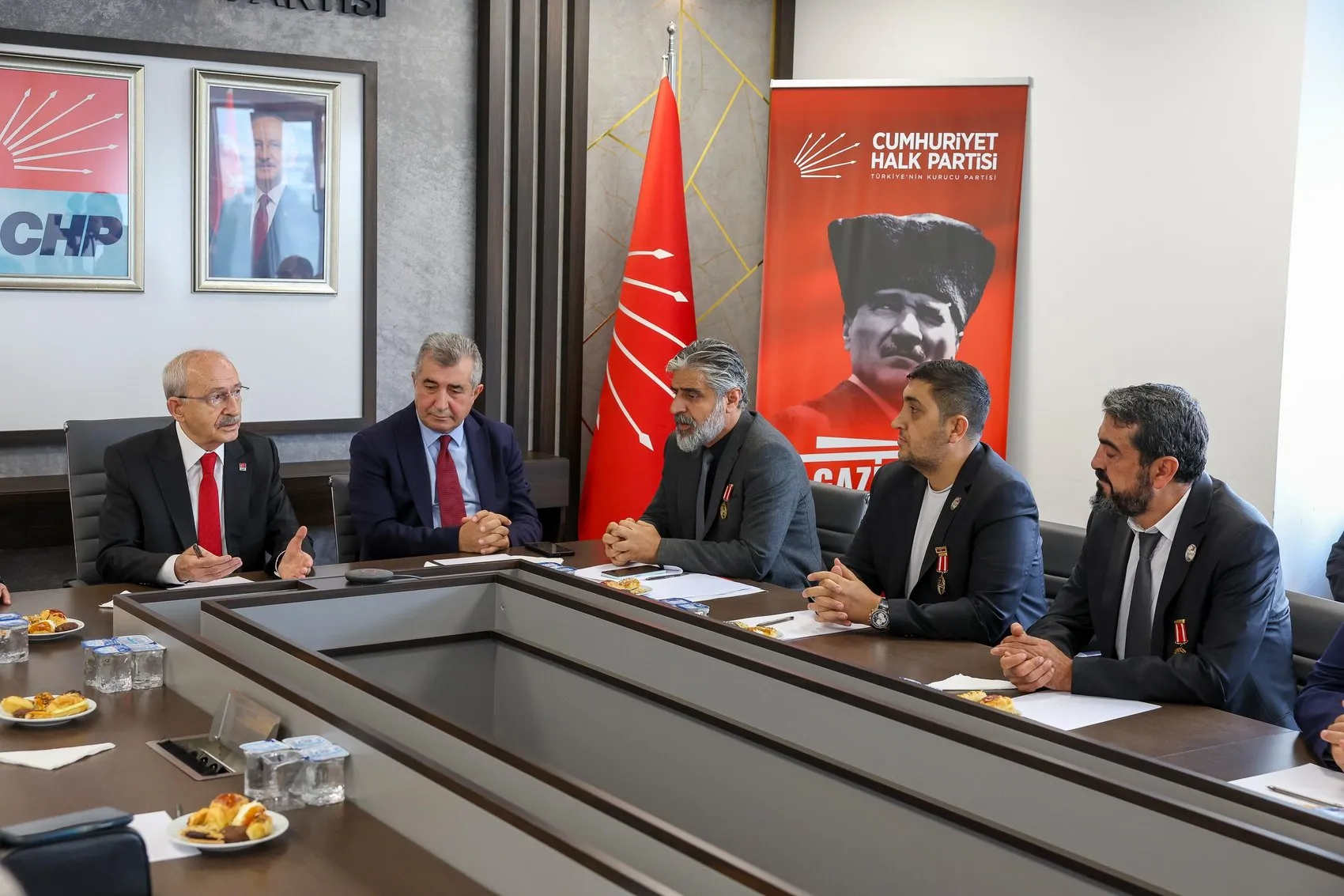 Gazilerin sesi genel merkezde yankılandı: Kılıçdaroğlu ile kritik buluşma