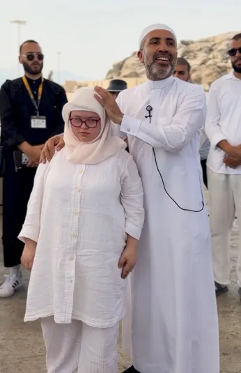 Rüyasında gördüğü Kabe’ye kavuştu: 14 yaşındaki Hüma’nın kutsal yolculuğu