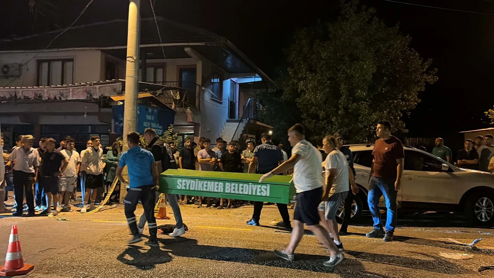 Seydikemer'de gece yarısı dehşeti: İki genç arkadaş hayata veda etti