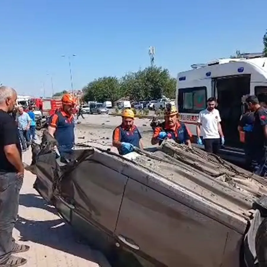 Elazığ yolunda dehşet anları: İkiye bölünen araçtan acı haber geldi