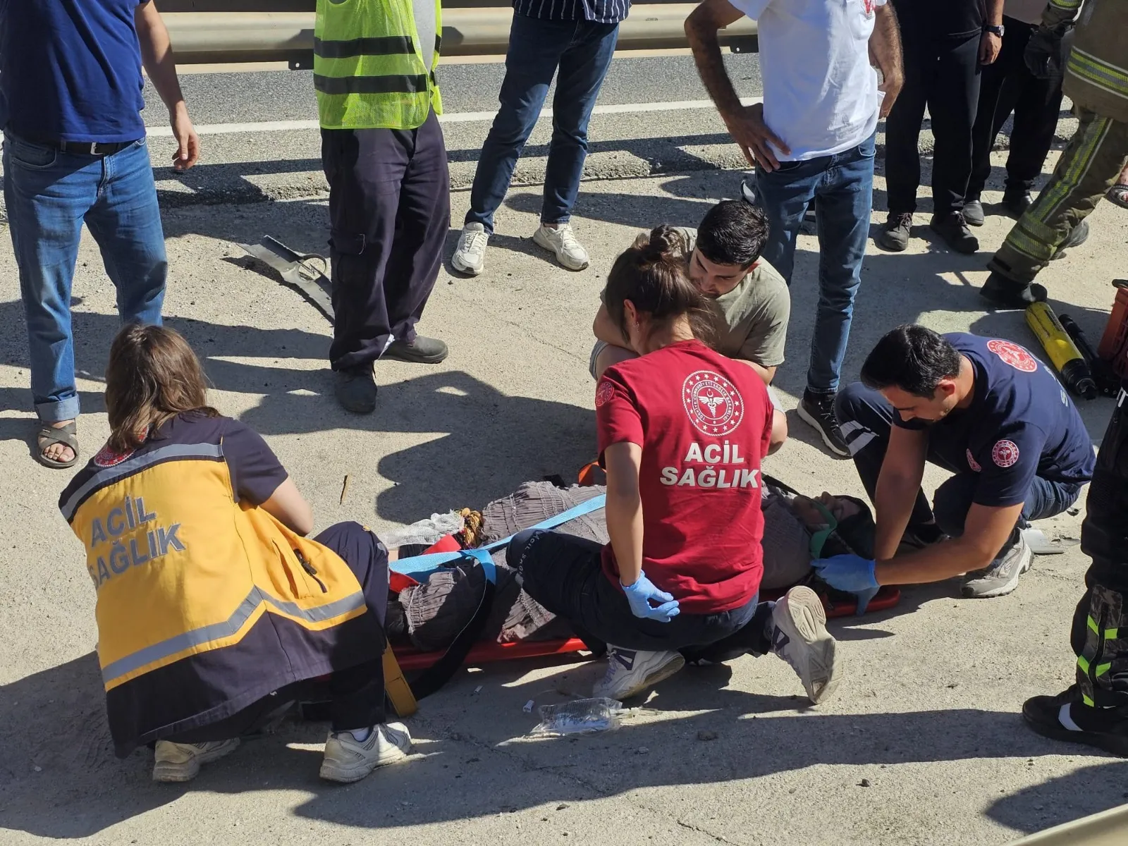 Orhangazi yolunda dehşet anları: Kontrolden çıkan otomobil refüje uçtu