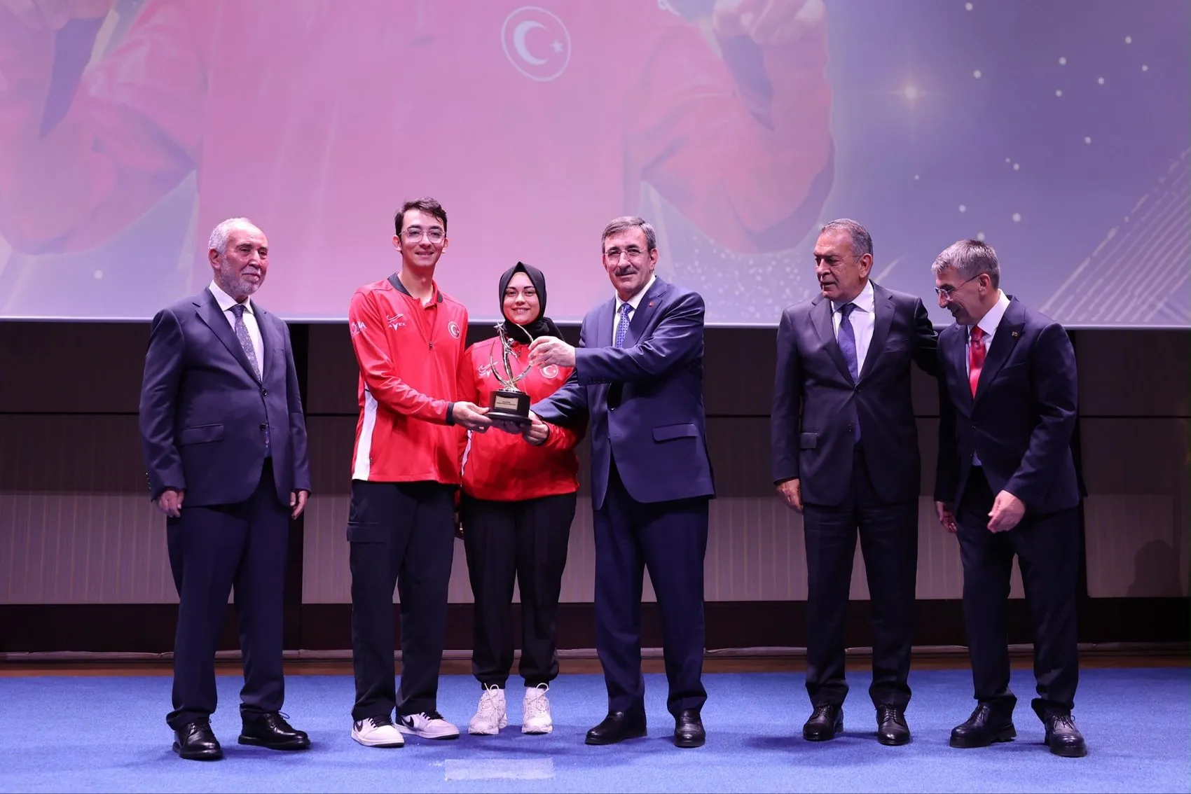 Sporun gerçek kahramanları Külliye'de buluştu: Türkiye Yüzyılı'nın rotası başarıya çevrildi
