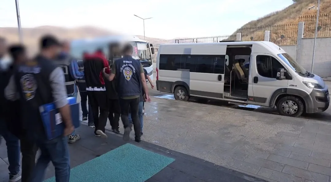 Dijital ağda milyonluk vurgun: 4 ilde eş zamanlı operasyonla çökertildiler