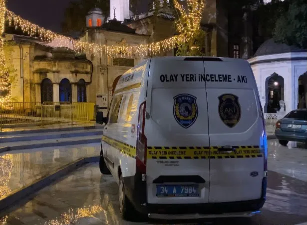 Eyüpsultan'da kutsal mekanda dehşet anları: Yatsı namazı sırasında silahlar konuştu