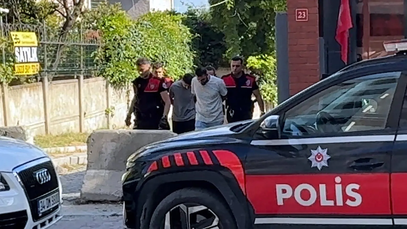 Kentsel dönüşümün gölgesinde suç yuvası: Boş binaya baskın
