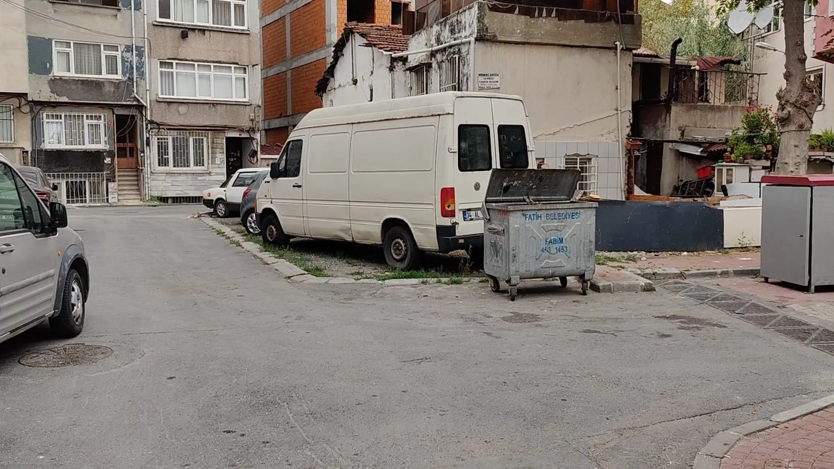 Fatih'te arkadaş kavgası kanlı bitti: Bir genç kalbinden bıçaklanarak hayatını kaybetti