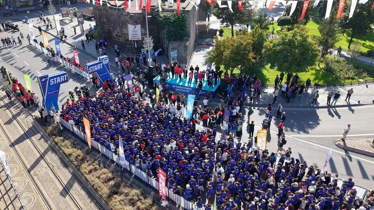 Kayseri'de 10 bin kişilik dev buluşma: Şehir maraton coşkusuyla dünya sahnesine çıktı