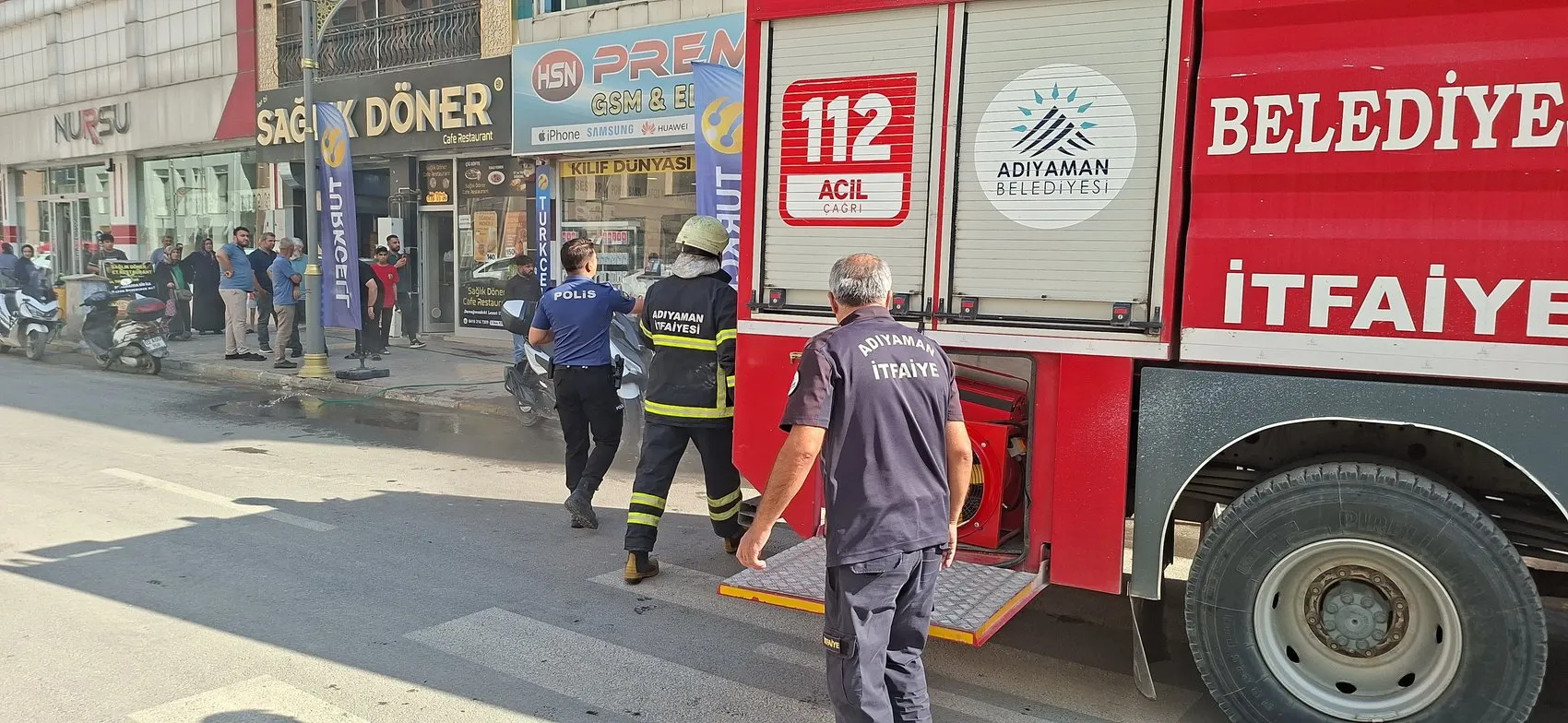 Adıyaman'da öğle saatlerinde korkutan alevler: Pastane küle döndü