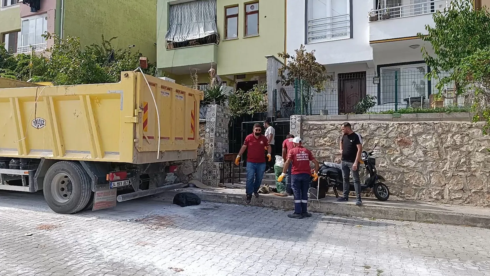 Amasya'da bir evden çıkanlar şoke etti: Tonlarca çöp biriktirmiş