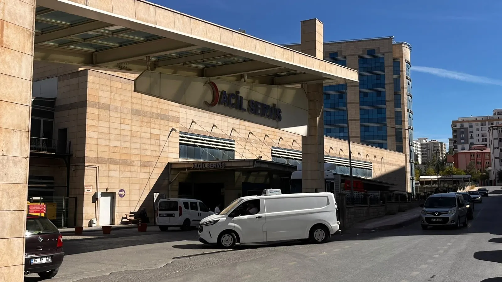 Siirt'te fıstık hasadı yolunda büyük panik: Tarım aracı devrildi