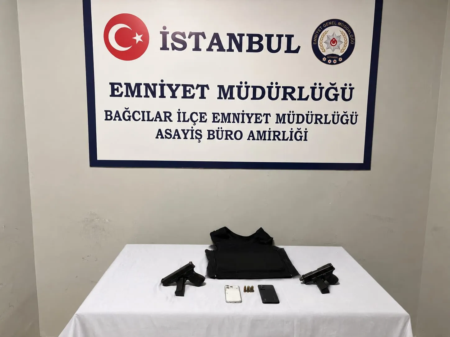 Bağcılar'da şafak operasyonu: 61 yıllık hapis cezası yüküyle yakalandılar