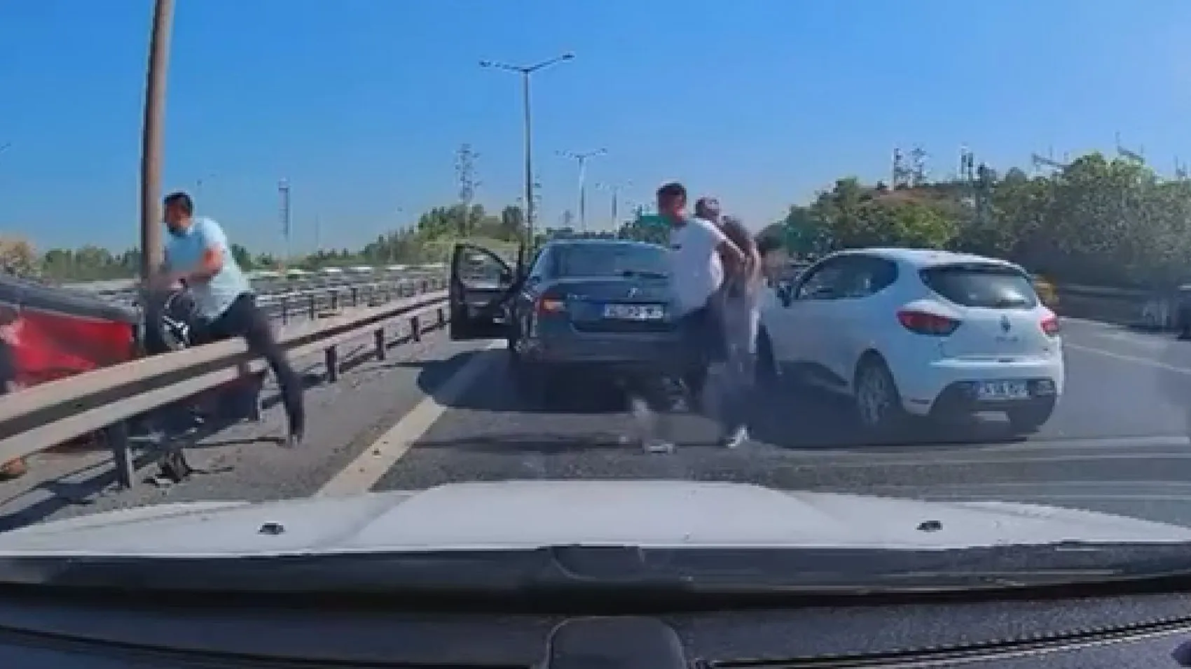 TEM Otoyolu'nda dehşet anları: Saniyeler içinde takla attı