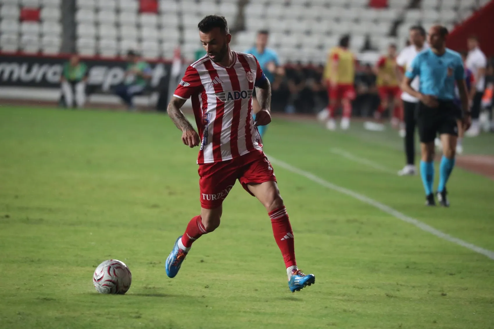 Antalya Stadyumu'nda karanlık başlangıç: Antalyaspor sahadan üç golle çıktı