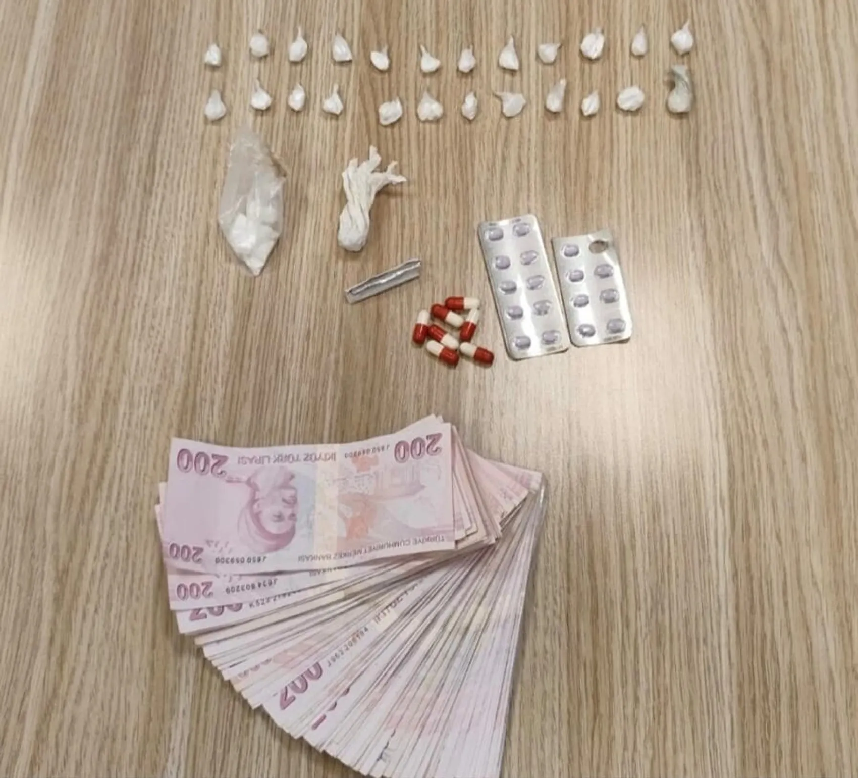 Konak'ta zehir tacirlerine ağır darbe: 4 kişi demir parmaklıklar ardında