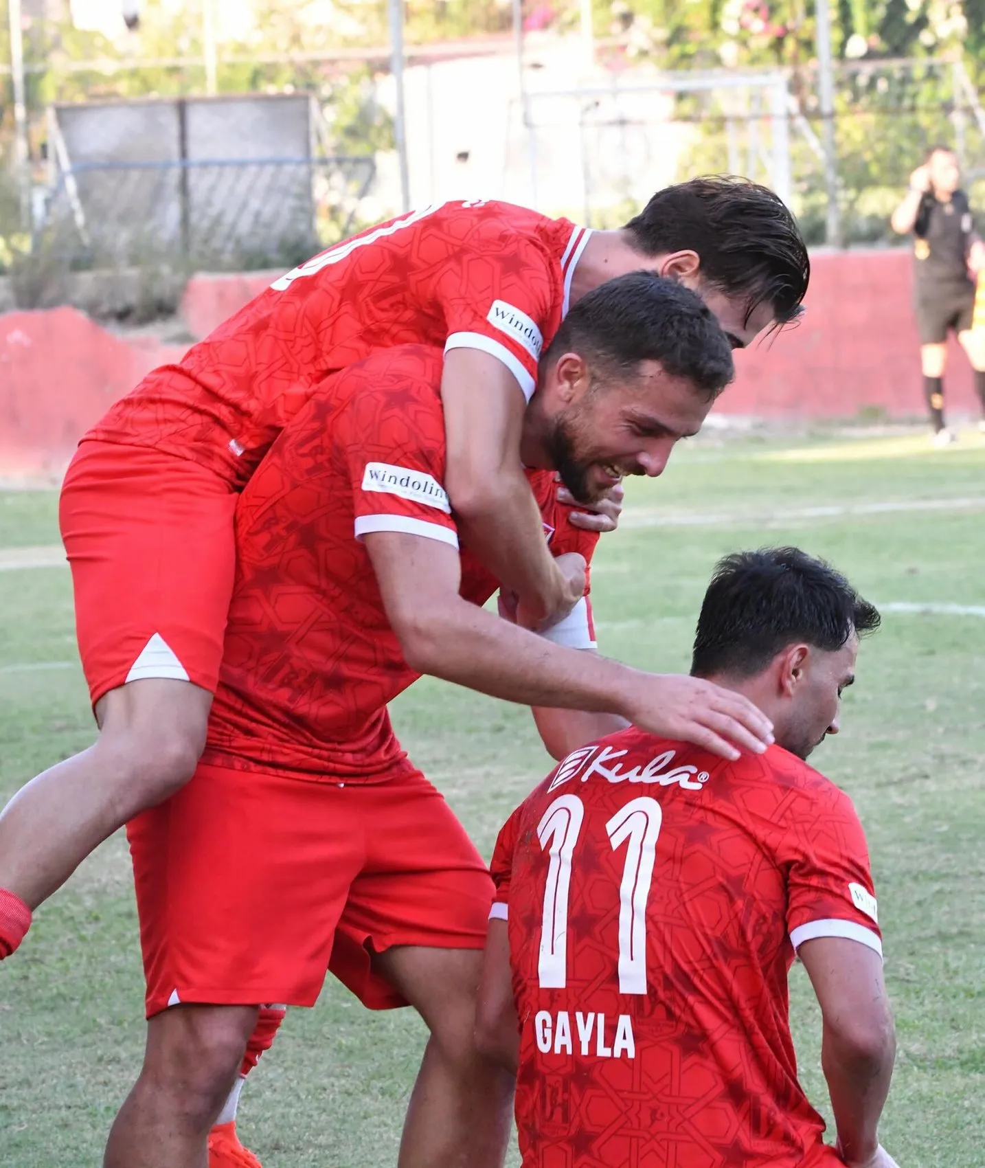 Balıkesirspor'da Emre Gemici fırtınası: Zirve yolunda rakiplerine gözdağı verdiler