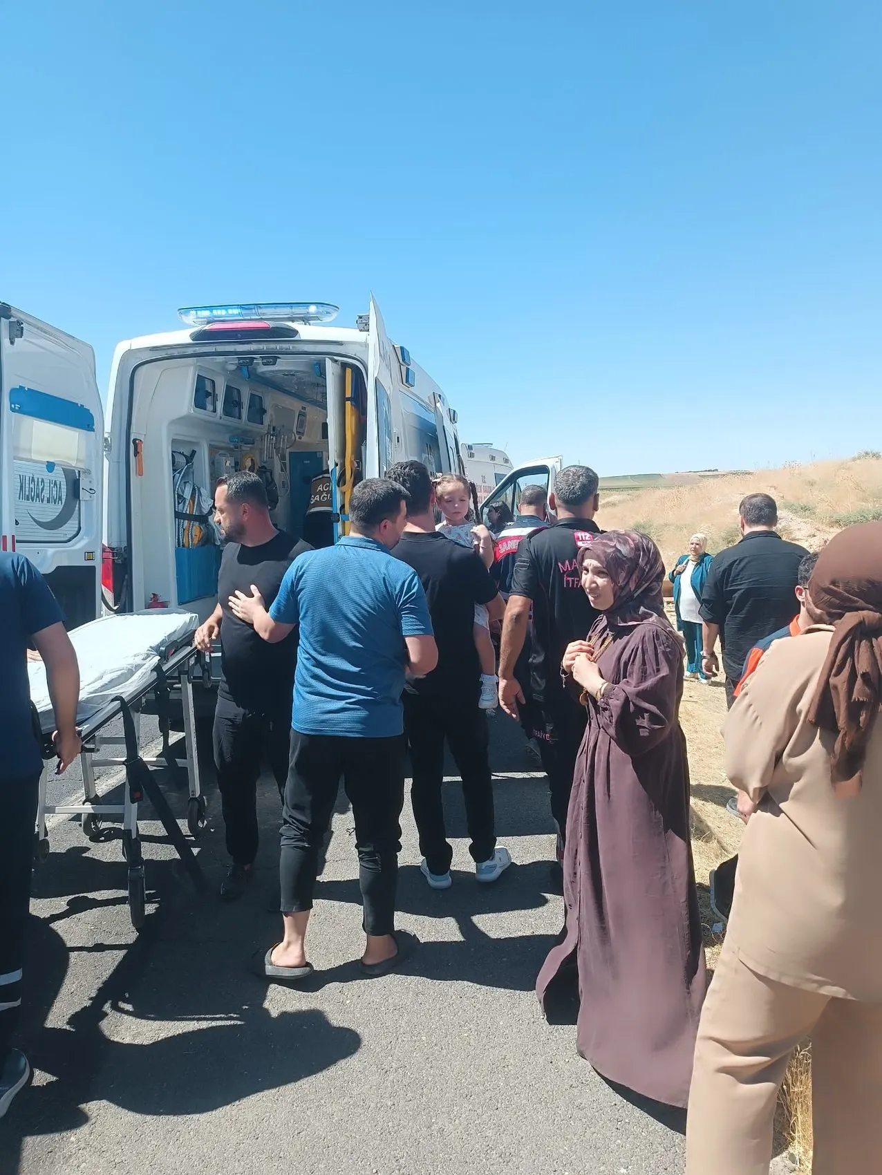 Mardin'de basketbolcu gençleri taşıyan minibüs yoldan çıktı: 13 yaralı