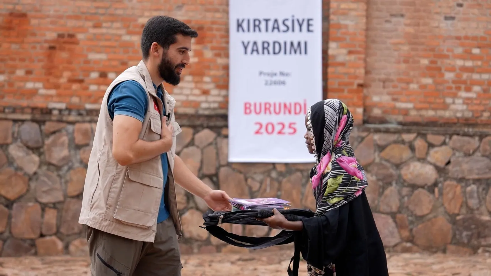 Dünyanın dört bir yanındaki çocukların okul heyecanına İHH dokunuşu