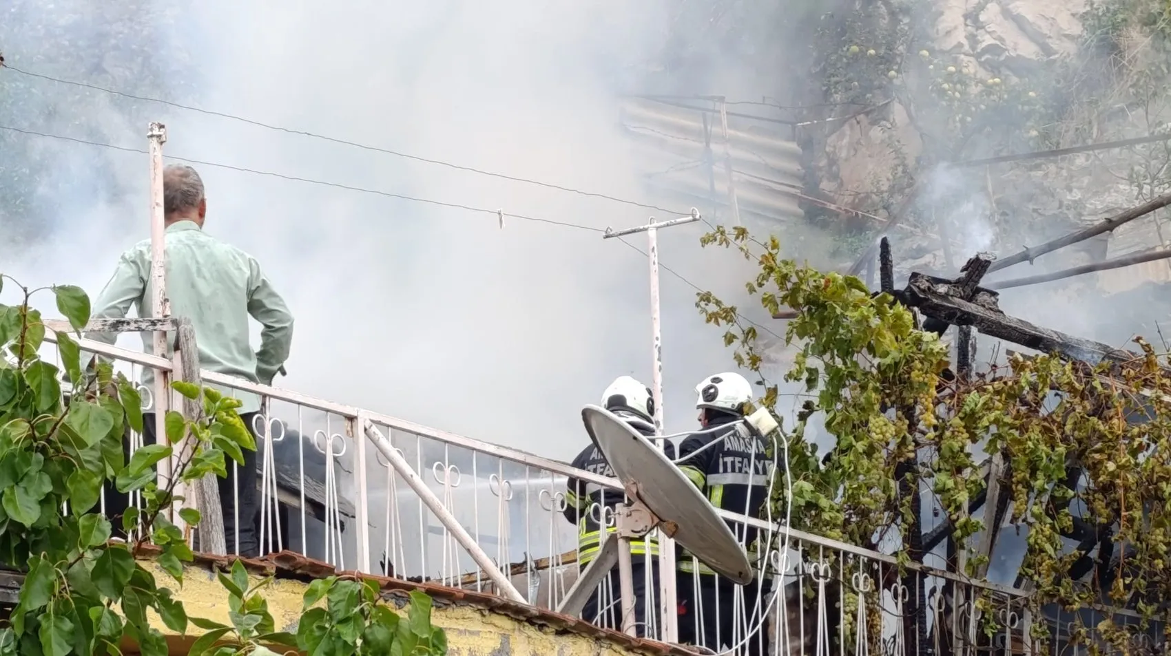 Tatbikat yolunda beklenmedik müdahale: Pekmez ocağı evi küle çevirdi