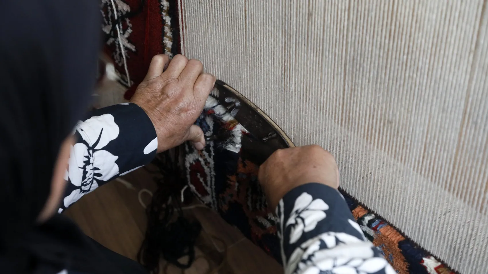 13 yaşında kendi evini inşa ettiren zanaatkar: Halı tezgahında geçen bir ömür