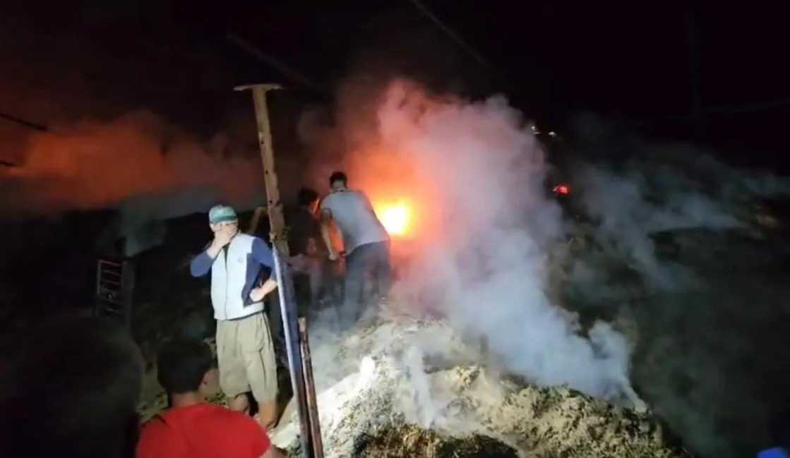 Alevler arasında kalan 10 ton buğday son anda kurtarıldı