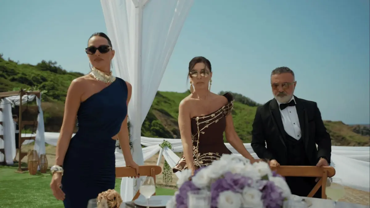 Tuzlu Kahve ilk bölüm kareleri! Yasemin Ergene değişimiyle gündemde 3
