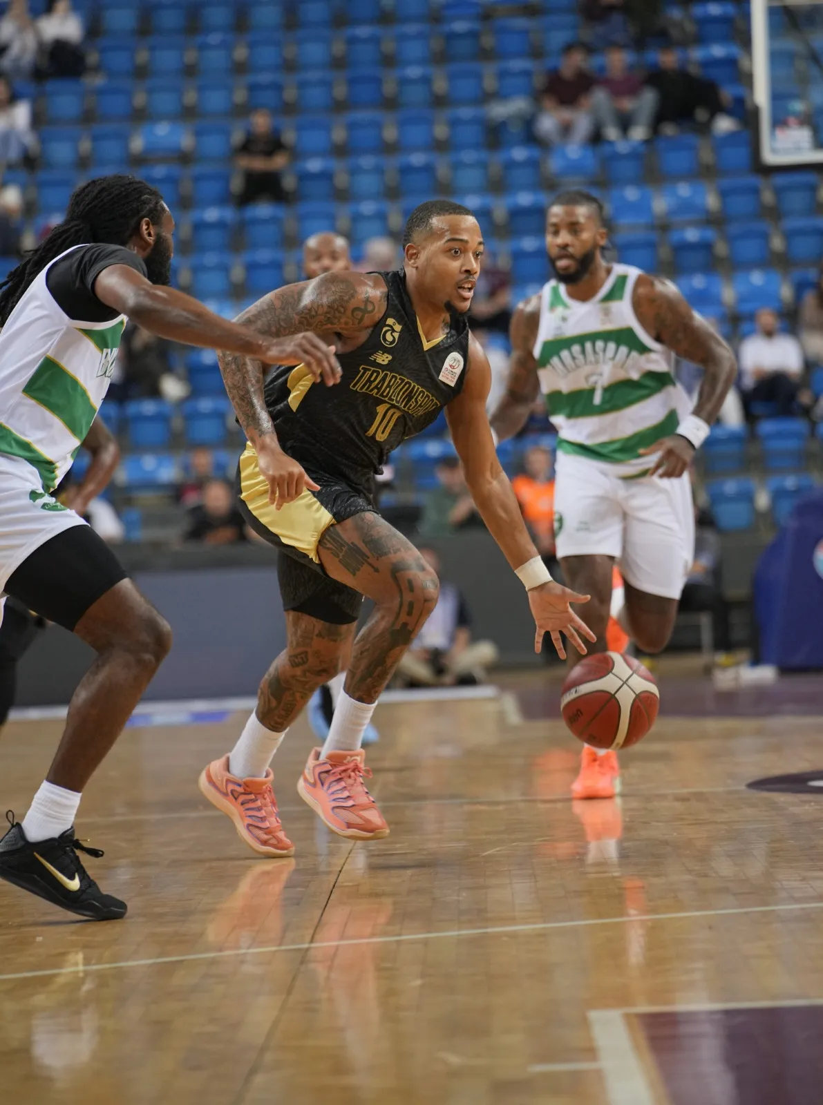 Trabzonspor Basketbol Süper Ligi'ne fırtına gibi girdi: Bursaspor'a geçit yok