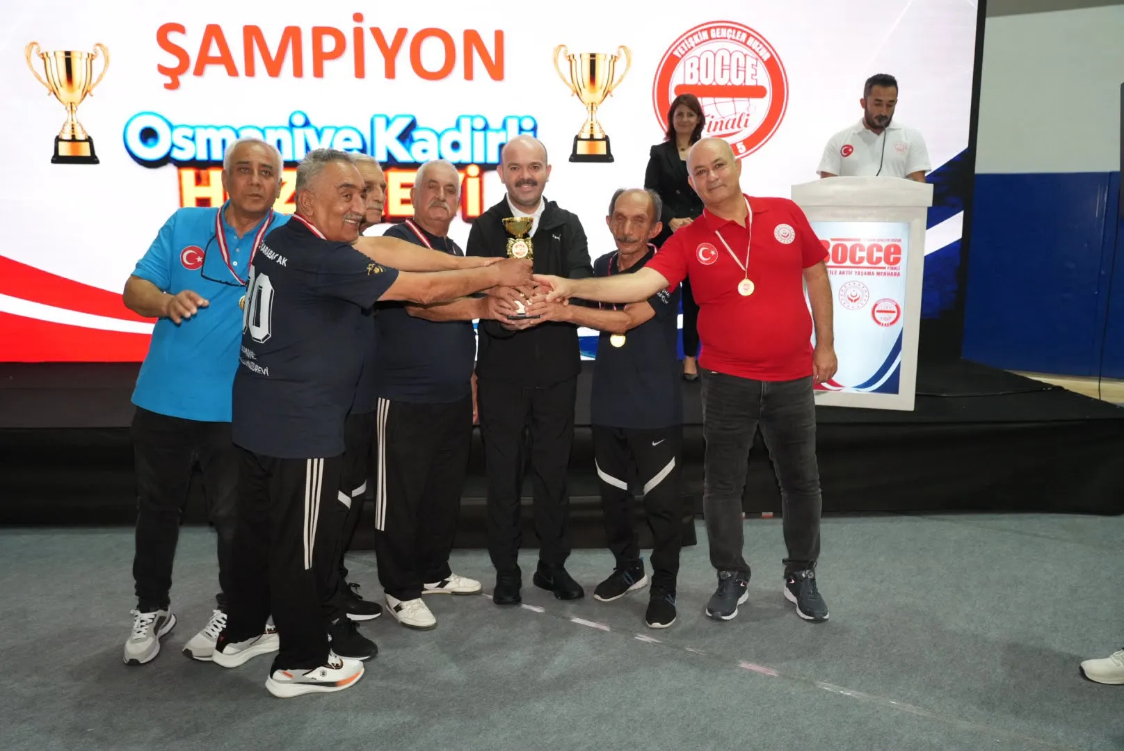 Huzurevi sakinlerinin büyük rekabeti: Bocce liginde şampiyonluk kupası Osmaniye'ye gitti