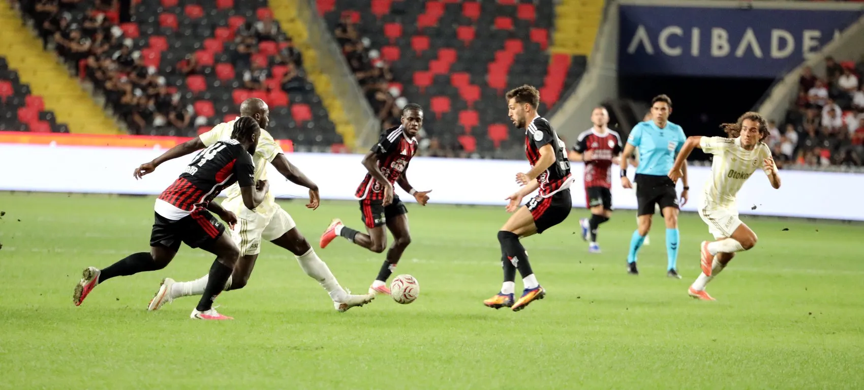 Gaziantep'te nefes kesen düello: Fenerbahçe puanı direklere takıldı