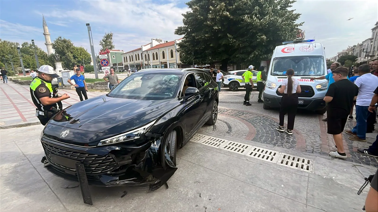 Edirne'de şaşkına çeviren kaza: Alkometreyi üflemek yerine içine çekti