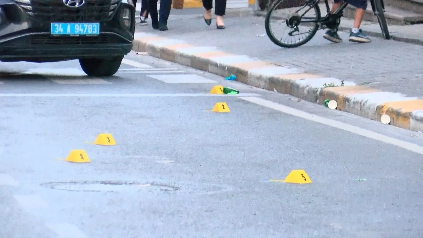 Sancaktepe'de akşam trafiğinde dehşet anları: Motosikletli saldırganlar kurşun yağdırdı
