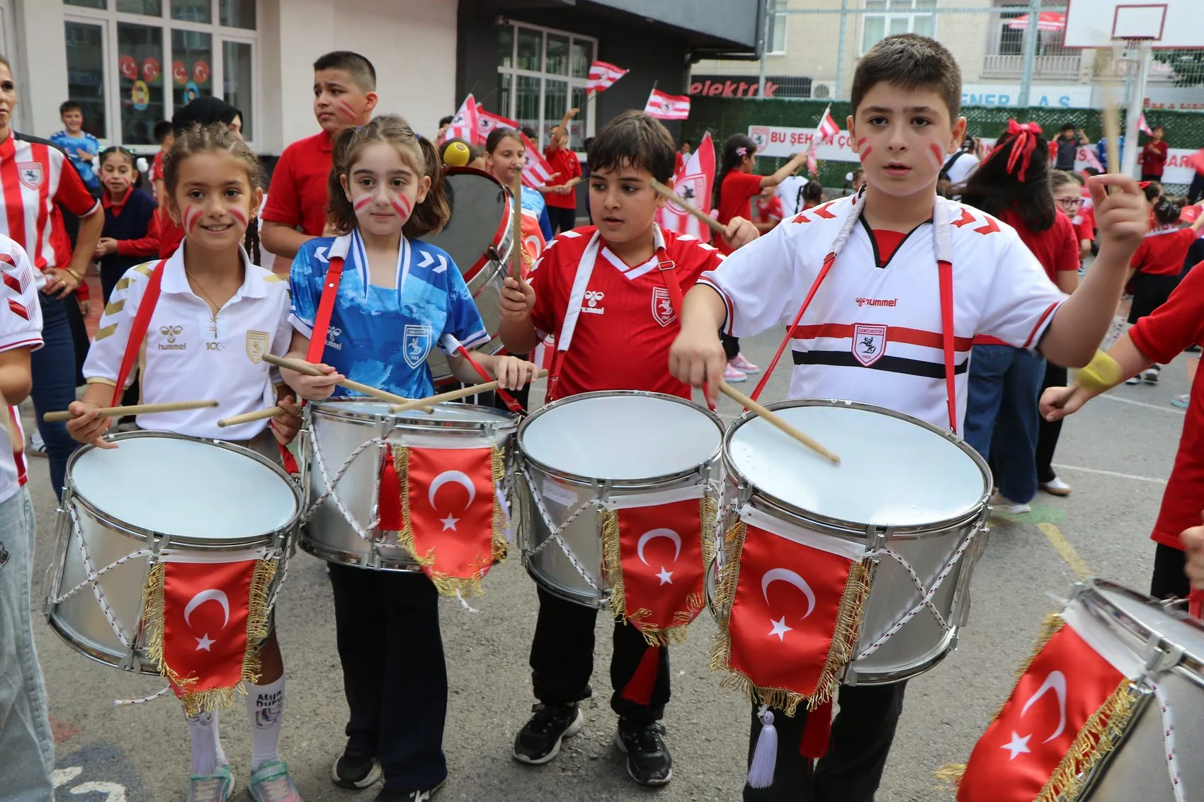 Samsunspor'un minik kalplerde başlattığı kırmızı-beyaz seferberlik