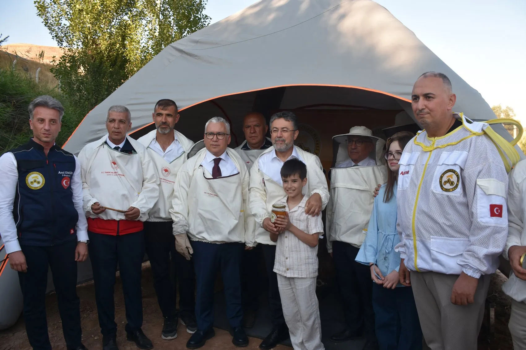 Bakan Yumaklı'dan Sivas'ta Arıcılık Mesaisi: Bal Üretiminde Zirveye Göz Kırpıyoruz