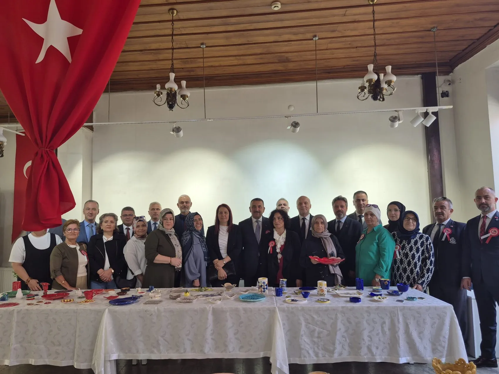 Zonguldak'ta duygusal buluşma: Şehit anneleri ve gazi eşlerinin el emeği seramikleri görücüye çıktı