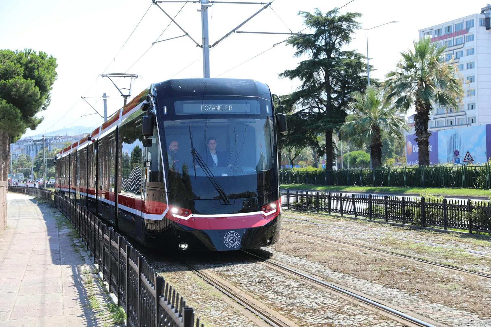 Samsun raylı sisteminde yerli devrim: Kırmızı-beyaz tramvaylar şehre güç katıyor