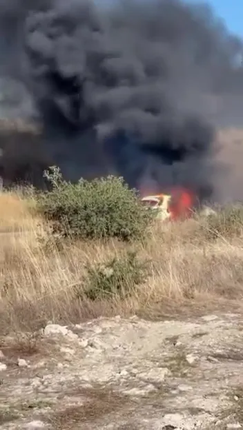 Gebze'de sabah saatlerinde korkutan manzara: Park halindeki araç küle döndü