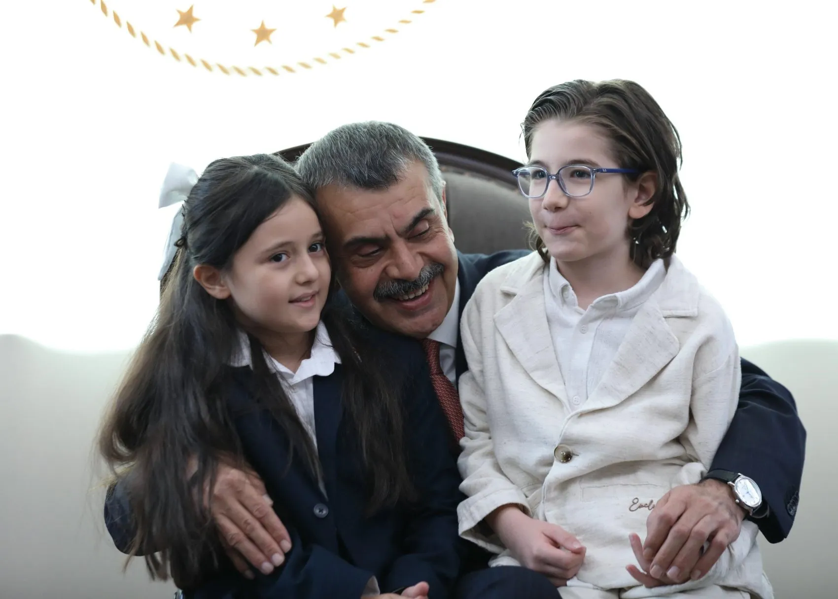 Cumhurbaşkanı ile aynı sahneyi paylaşan minik yetenekler Bakanlıkta ağırlandı