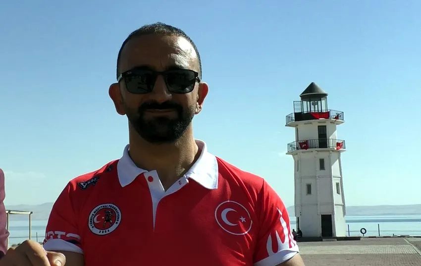 Erciş'in gururu dünya ringlerinde devleşti: Şampiyon Furkan Bilici evine zaferle döndü