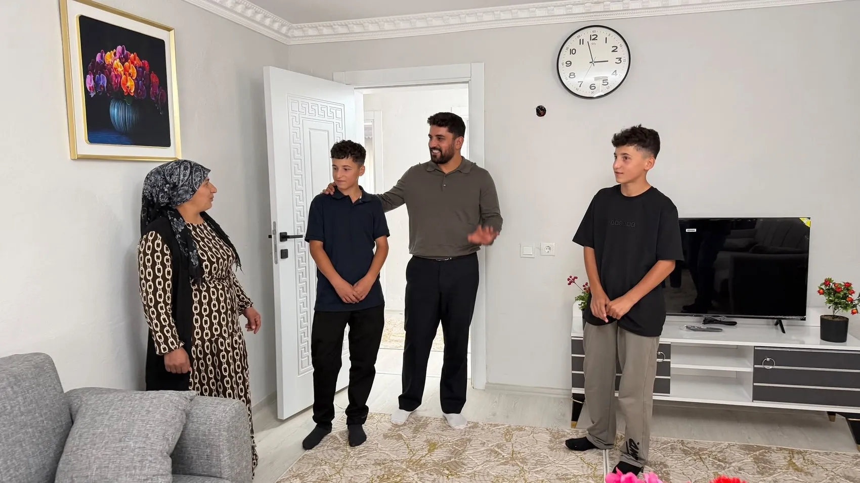 Yer minderinden fen lisesine uzanan başarı: İkizlerin yarım kalan hayalleri artık 3+1 evde yeşeriyor